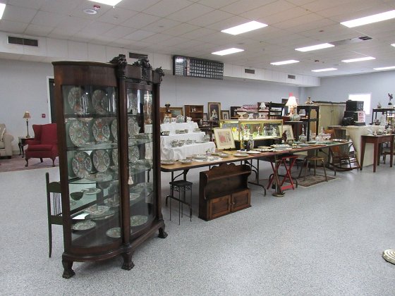Auctioneer 1 Sale Set Up pics01
